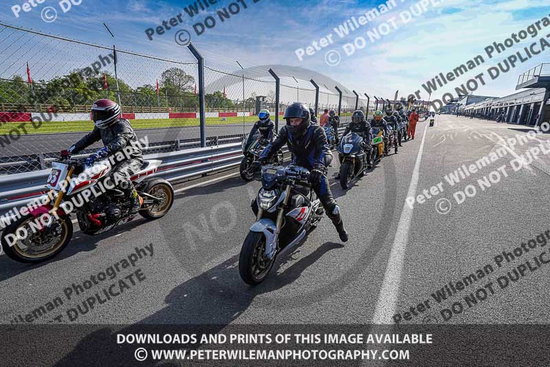 donington no limits trackday;donington park photographs;donington trackday photographs;no limits trackdays;peter wileman photography;trackday digital images;trackday photos